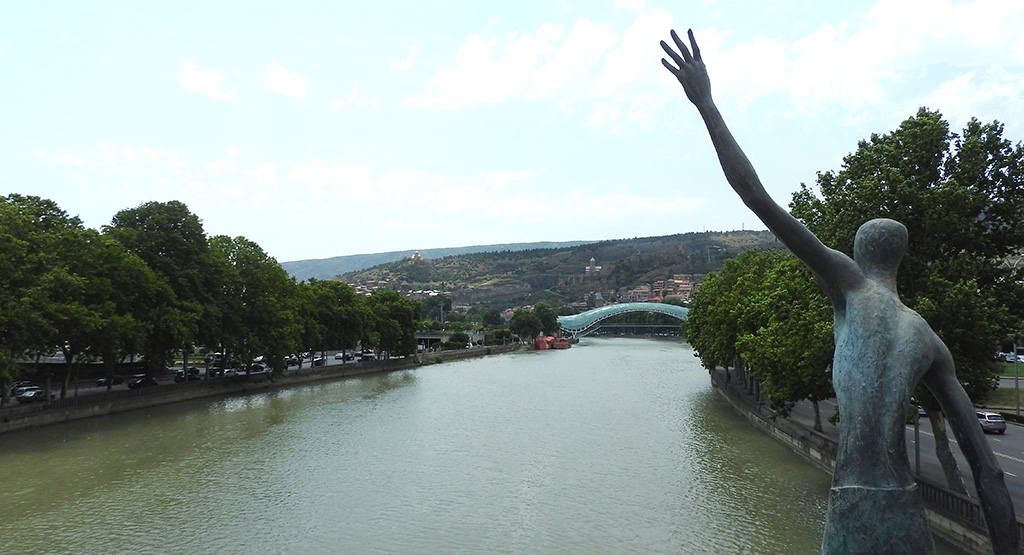 A Tbilisit átszelő Kura folyó.