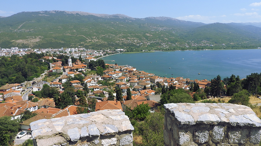 Ohrid városa gyönyörű környezetben fekszik.
