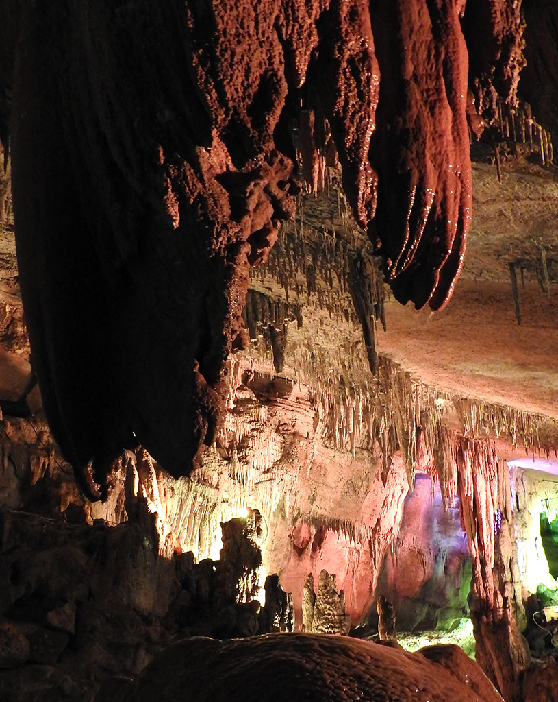 A Sataplia cseppkőbarlang kisebb, mint a Prometheus, de nincs is akkora tömeg.