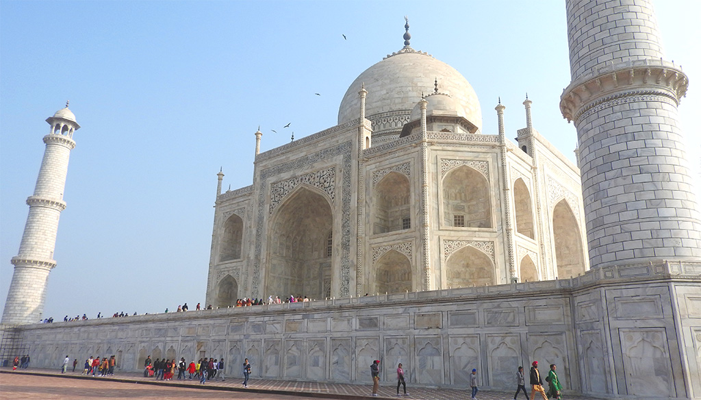 Valóban gyönyörű látvány a szépen díszített Taj Mahal.