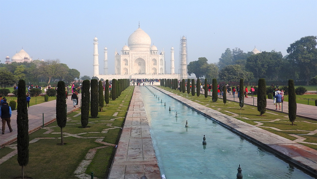 A Taj Mahal nem véletlenül az egyik legnépszerűbb látnivaló Indiában.